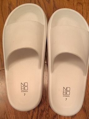 Size 7 No Boundaries White Slip-On Slide Sandals